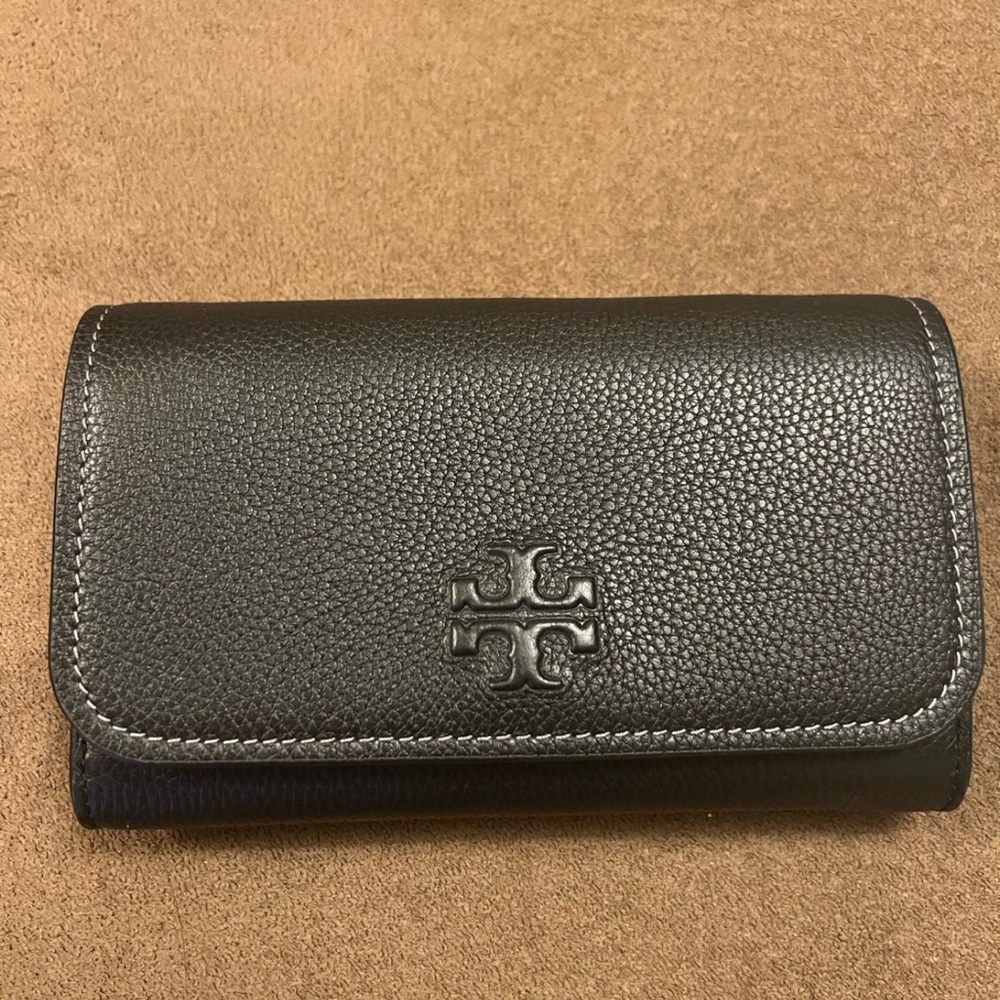 NWOT Tory Burch Thea Flat wallet Crossbody